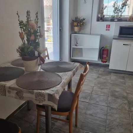 Ubytovanie Cerenany Apartman *