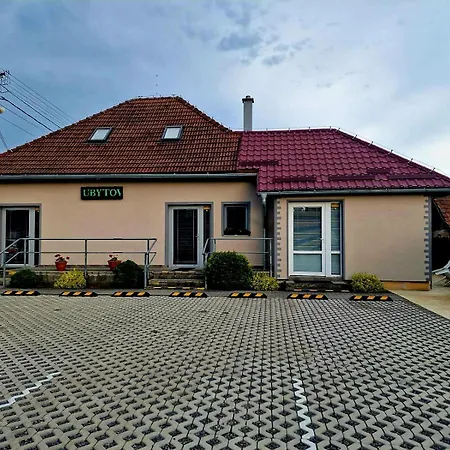 Ubytovanie Cerenany Apartman Cserenye