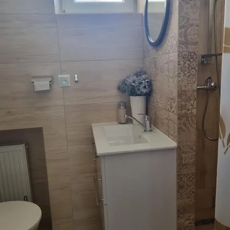 Apartman Ubytovanie Cerenany Cserenye